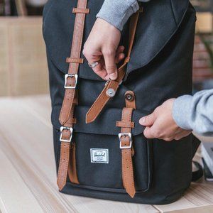 Herschel Supply Co. Little America Mid-Volume in Black